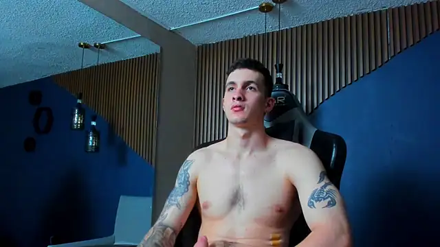 Snapshot of JacksonOlsenn chatting on January 20, 3:39 pm JacksonOlsenn online show from January 20, 3:39 pm