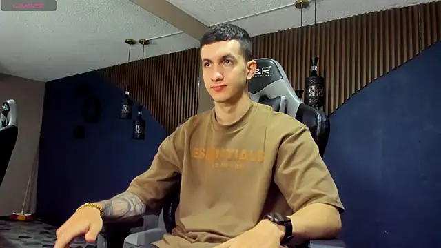 Snapshot of JacksonOlsenn chatting on January 23, 11:58 am JacksonOlsenn online show from January 23, 11:58 am