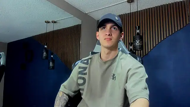 Snapshot of JacksonOlsenn chatting on January 24, 6:04 pm JacksonOlsenn online show from January 24, 6:04 pm