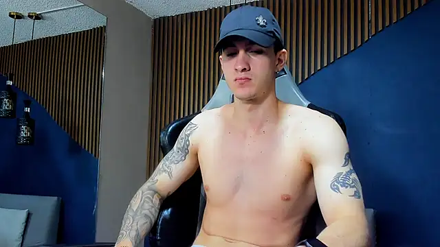 Snapshot of JacksonOlsenn chatting on January 26, 12:33 pm JacksonOlsenn online show from January 26, 12:33 pm