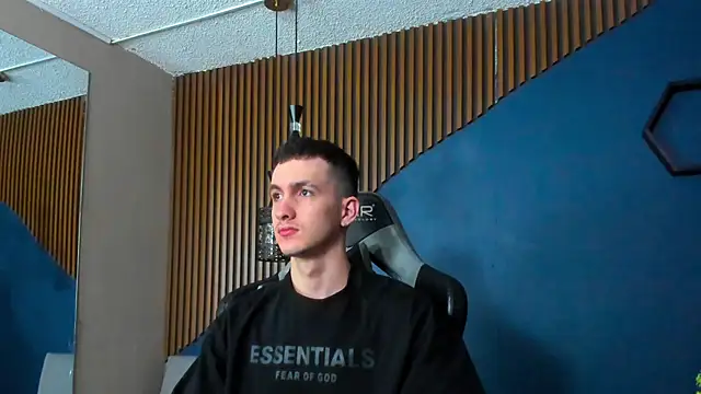 Snapshot of JacksonOlsenn chatting on February 1, 12:05 pm JacksonOlsenn online show from February 1, 12:05 pm