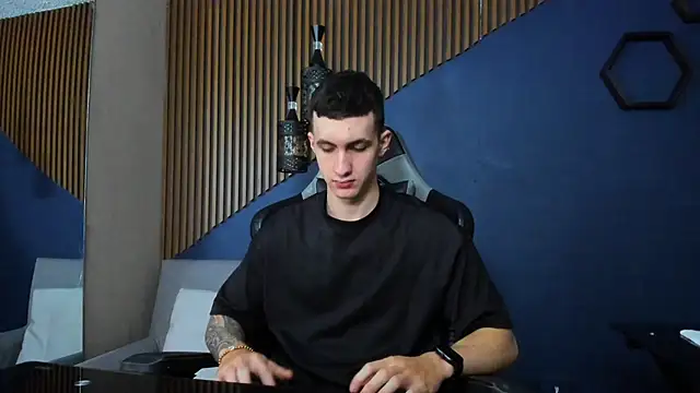 Snapshot of JacksonOlsenn chatting on February 7, 12:17 pm JacksonOlsenn online show from February 7, 12:17 pm