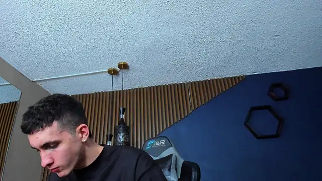 Snapshot of JacksonOlsenn chatting on February 7, 6:24 pm JacksonOlsenn online show from February 7, 6:24 pm