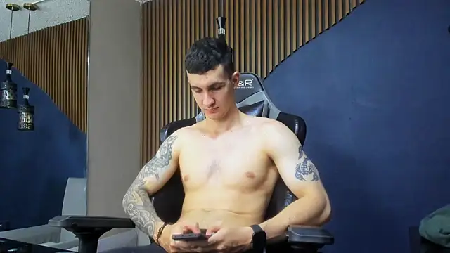 Snapshot of JacksonOlsenn chatting on February 9, 3:23 pm JacksonOlsenn online show from February 9, 3:23 pm