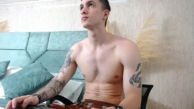 Snapshot of JacksonOlsenn chatting on February 11, 12:16 pm JacksonOlsenn online show from February 11, 12:16 pm