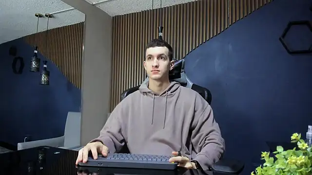 Snapshot of JacksonOlsenn chatting on February 12, 12:12 pm JacksonOlsenn online show from February 12, 12:12 pm