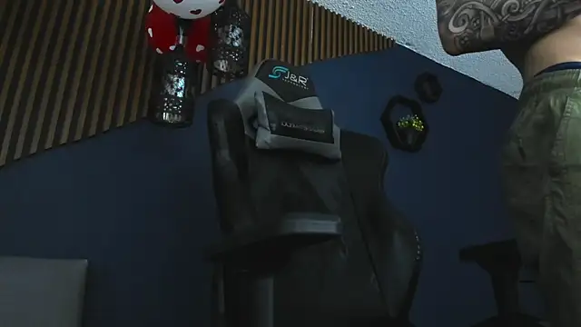 Snapshot of JacksonOlsenn chatting on February 21, 6:15 pm JacksonOlsenn online show from February 21, 6:15 pm