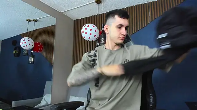 Snapshot of JacksonOlsenn chatting on February 22, 11:57 am JacksonOlsenn online show from February 22, 11:57 am