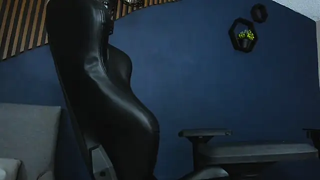 Snapshot of JacksonOlsenn chatting on February 23, 7:49 pm JacksonOlsenn online show from February 23, 7:49 pm