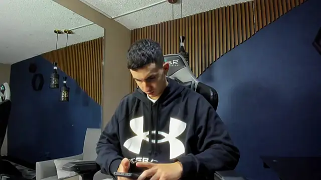 Snapshot of JacksonOlsenn chatting on February 24, 12:05 pm JacksonOlsenn online show from February 24, 12:05 pm