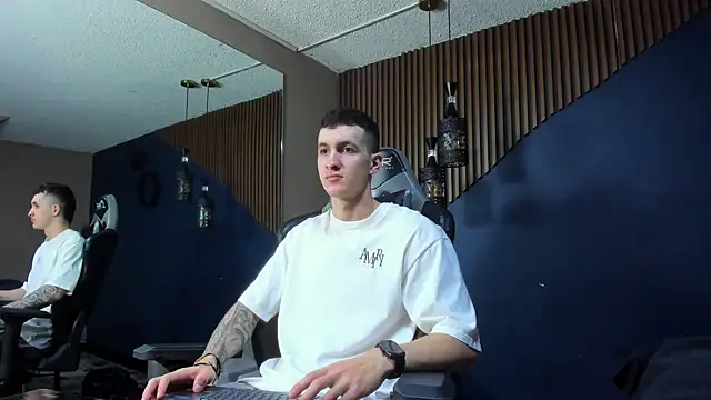 Snapshot of JacksonOlsenn chatting on February 24, 3:09 pm JacksonOlsenn online show from February 24, 3:09 pm