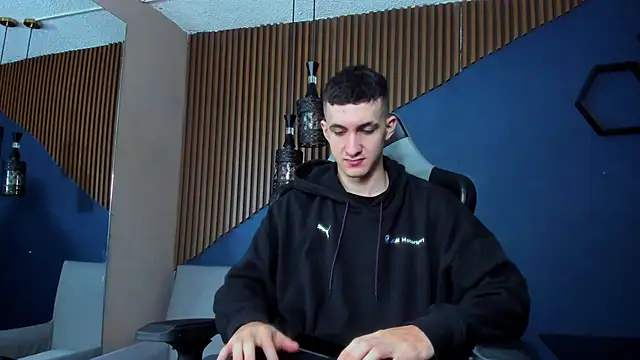 Snapshot of JacksonOlsenn chatting on March 6, 11:58 am JacksonOlsenn online show from March 6, 11:58 am