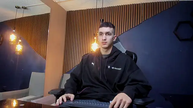 Snapshot of JacksonOlsenn chatting on March 7, 12:01 pm JacksonOlsenn online show from March 7, 12:01 pm