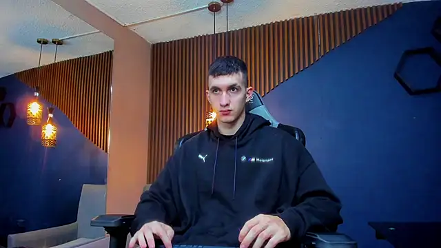 Snapshot of JacksonOlsenn chatting on March 10, 12:04 pm JacksonOlsenn online show from March 10, 12:04 pm