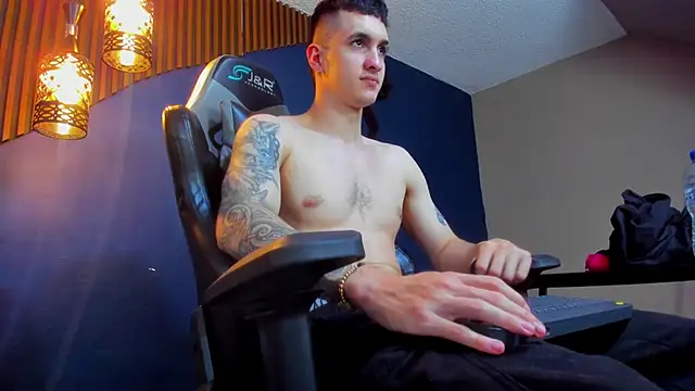 Snapshot of JacksonOlsenn chatting on March 10, 6:12 pm JacksonOlsenn online show from March 10, 6:12 pm