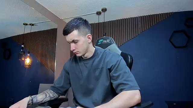 Snapshot of JacksonOlsenn chatting on March 14, 12:18 pm JacksonOlsenn online show from March 14, 12:18 pm