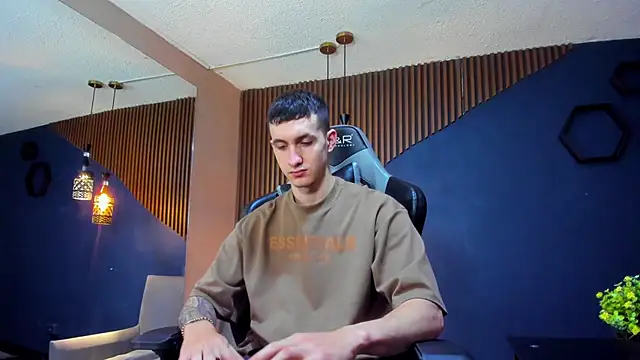 Snapshot of JacksonOlsenn chatting on March 16, 1:17 pm JacksonOlsenn online show from March 16, 1:17 pm