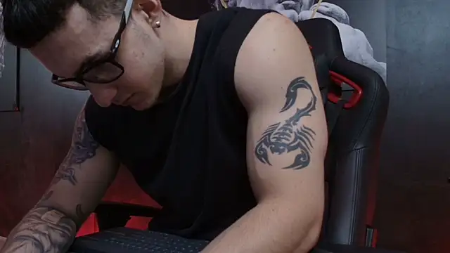 Snapshot of JacksonOlsenn chatting on October 11, 8:51 pm JacksonOlsenn online show from October 11, 8:51 pm