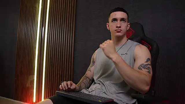 JacksonOlsenn online show from February 19, 8:38 pm