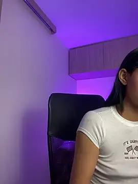 maddy bronw  online show from December 6, 4:03 am