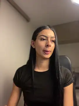 maddy bronw  online show from December 22, 12:07 am