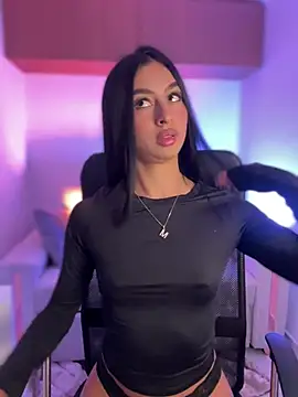 maddy bronw  online show from January 29, 11:25 pm