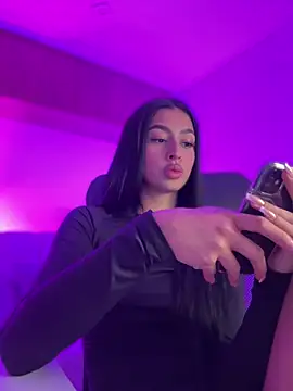 maddy bronw  online show from January 31, 4:03 am