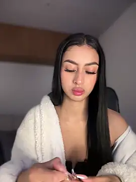 maddy bronw  online show from March 9, 12:21 am