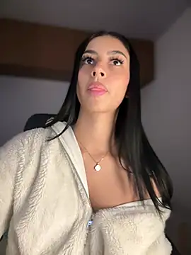 maddy bronw  online show from March 9, 6:39 am