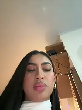 maddy bronw  online show from May 19, 1:56 am