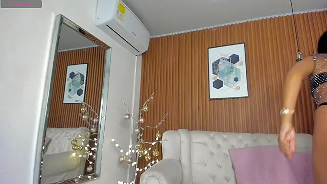 RoxannaHanson online show from December 12, 4:59 am