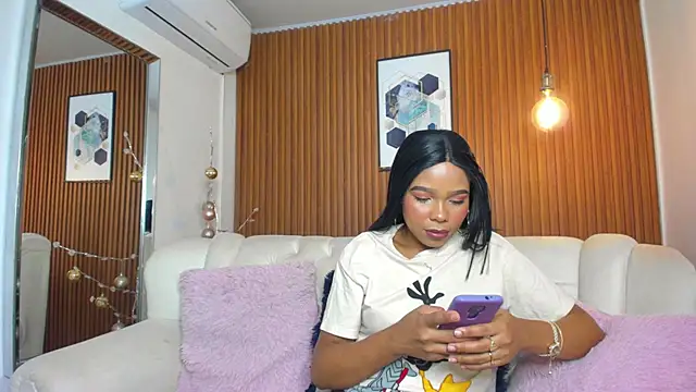 RoxannaHanson online show from December 15, 3:02 am