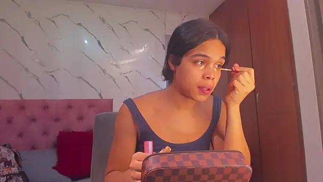 evelyn wine online show from November 18, 8:57 pm