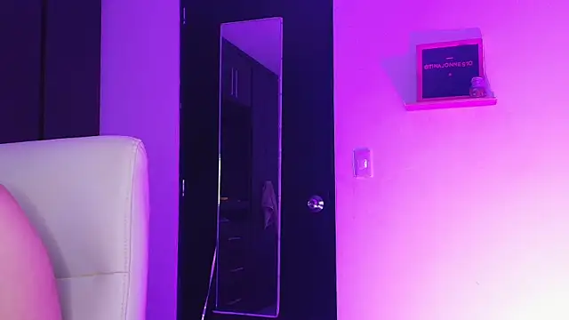 Snapshot of TinaJonnes_ chatting on May 31, 1:03 am TinaJonnes online show from May 31, 1:03 am