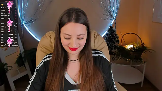 Snapshot of MoonLissa chatting on December 8, 9:35 am MoonLissa online show from December 8, 9:35 am