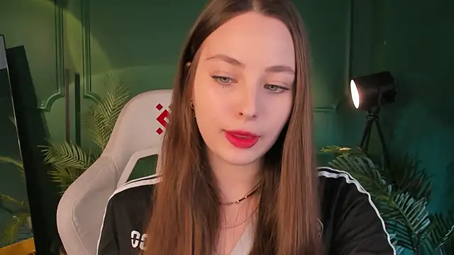 Snapshot of MoonLissa chatting on December 16, 1:43 pm MoonLissa online show from December 16, 1:43 pm