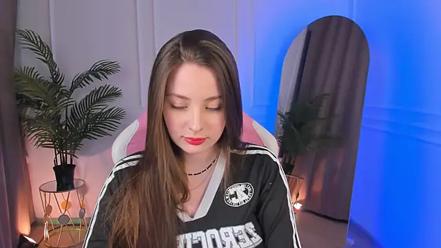 Snapshot of MoonLissa chatting on February 1, 4:22 pm MoonLissa online show from February 1, 4:22 pm