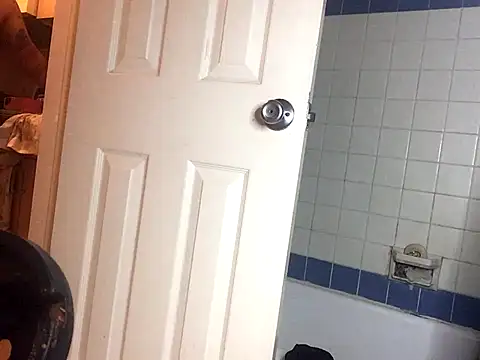 Snapshot of fatboyjayohh126 chatting on December 1, 10:43 pm fatboyjayohh126 online show from December 1, 10:43 pm