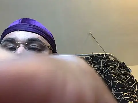 Snapshot of fatboyjayohh126 chatting on December 23, 4:12 am fatboyjayohh126 online show from December 23, 4:12 am