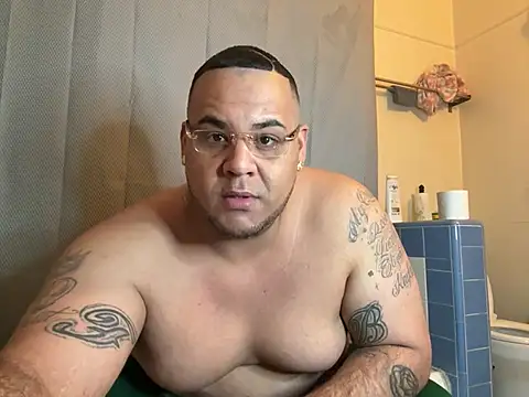 Snapshot of fatboyjayohh126 chatting on January 22, 8:18 am fatboyjayohh126 online show from January 22, 8:18 am