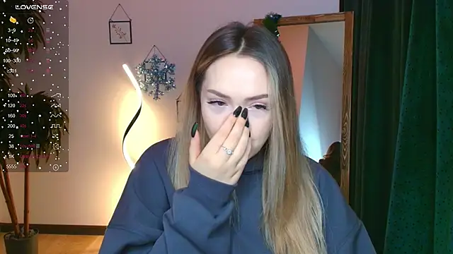 Evia r0se online show from January 3, 8:21 am