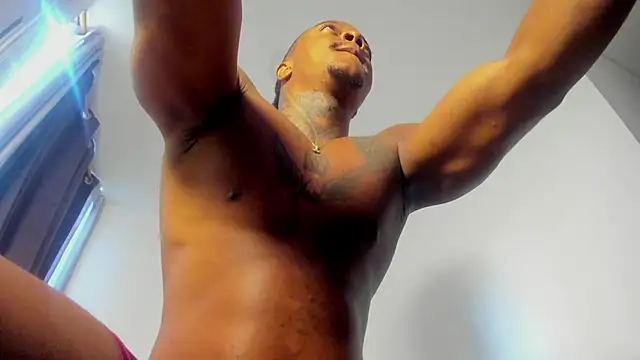 Snapshot of ronnie_7777 chatting on October 26, 8:04 pm ronnie 7777 online show from October 26, 8:04 pm