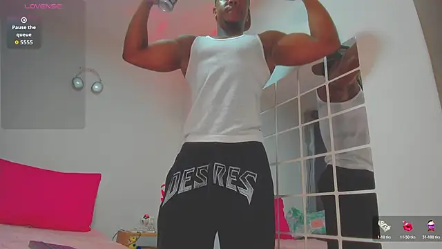 Snapshot of ronnie_7777 chatting on February 27, 10:10 pm ronnie 7777 online show from February 27, 10:10 pm