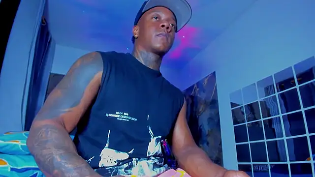 Snapshot of ronnie_7777 chatting on March 16, 2:50 am ronnie 7777 online show from March 16, 2:50 am