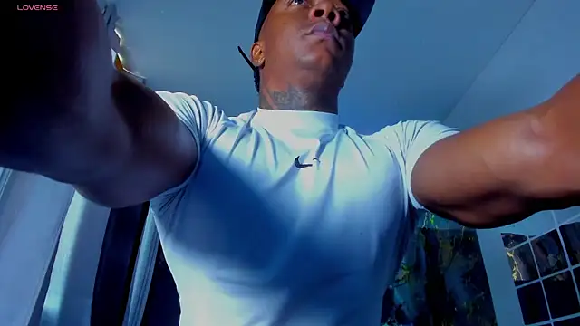 Snapshot of ronnie_7777 chatting on March 17, 4:32 pm ronnie 7777 online show from March 17, 4:32 pm