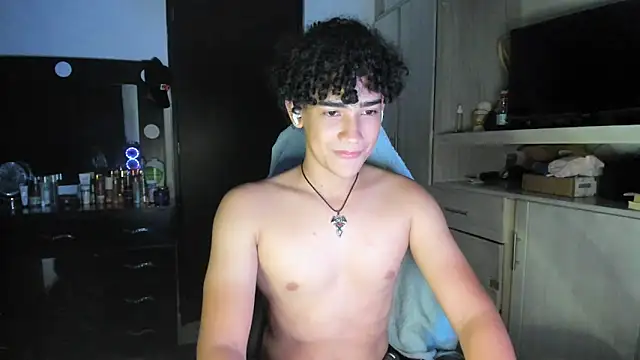 Snapshot of jake_willianss chatting on June 20, 4:04 am jake willianss online show from June 20, 4:04 am
