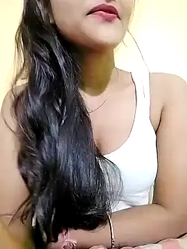 MISSQUEEN48 online show from December 6, 9:10 am