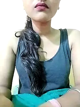 MISSQUEEN48 online show from March 17, 7:35 am