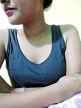 MISSQUEEN48 online show from March 22, 2:25 pm