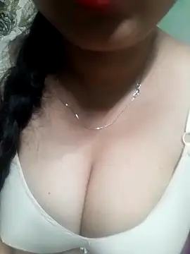 Snapshot of sajida34 chatting on February 18, 12:59 am sajida34 online show from February 18, 12:59 am